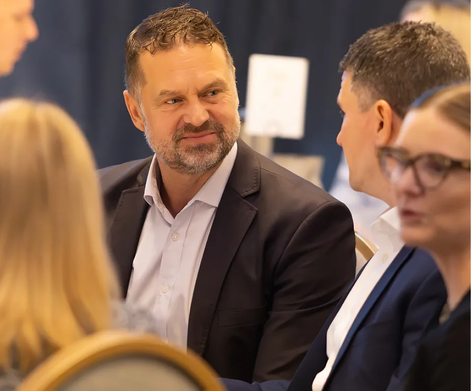 What is lead adviser